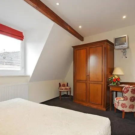 Hotell Logis Hotel L'Ours De Mutzig 3*