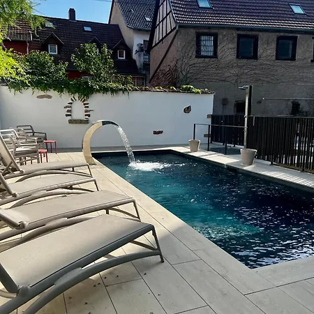 Logis L'ours De Отель