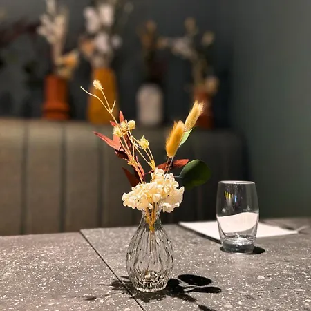 Logis L'ours De Отель 3*